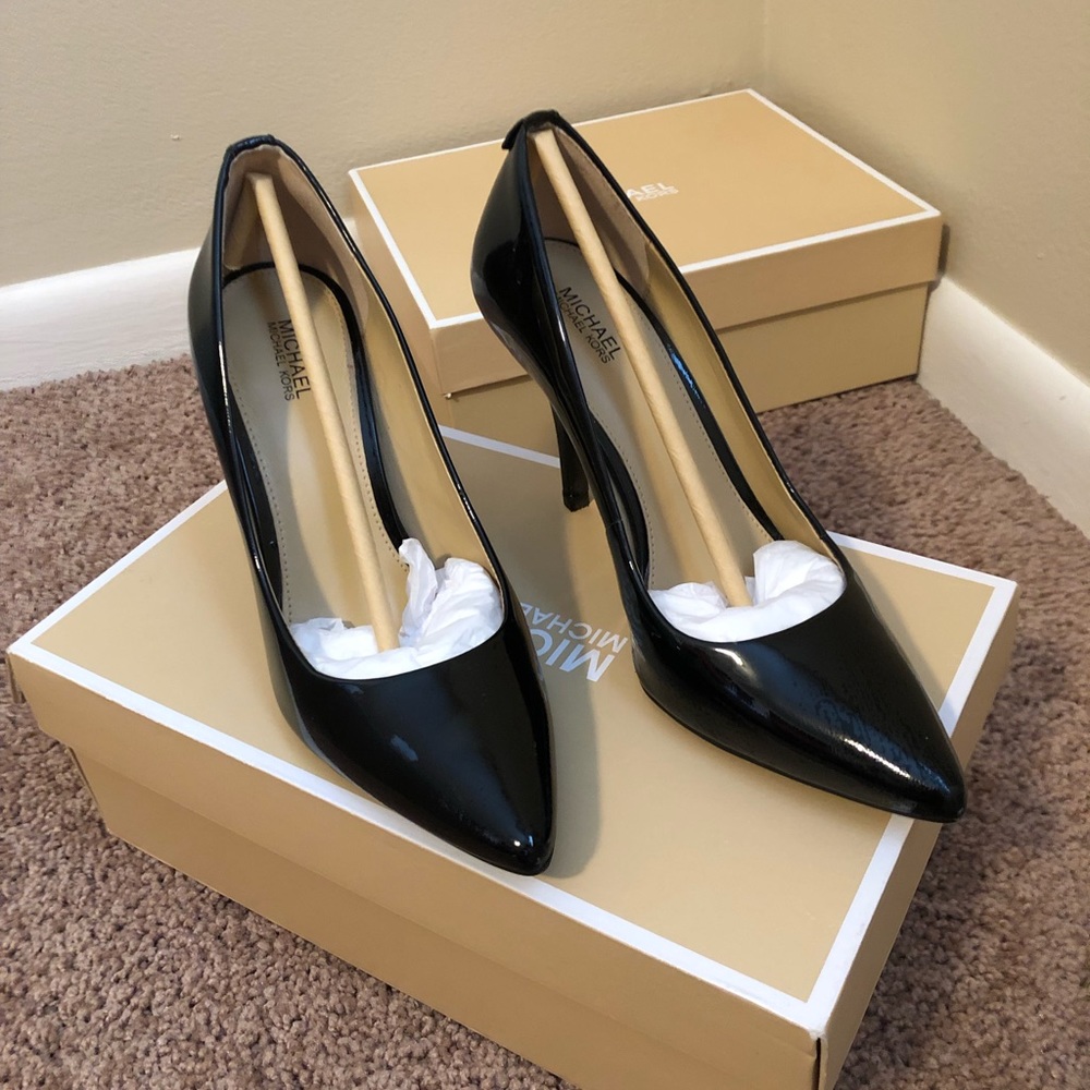 Black Michael Kors pumps